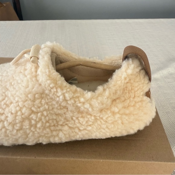 UGG PLUSHY SLIPPERS - Picture 4 of 10